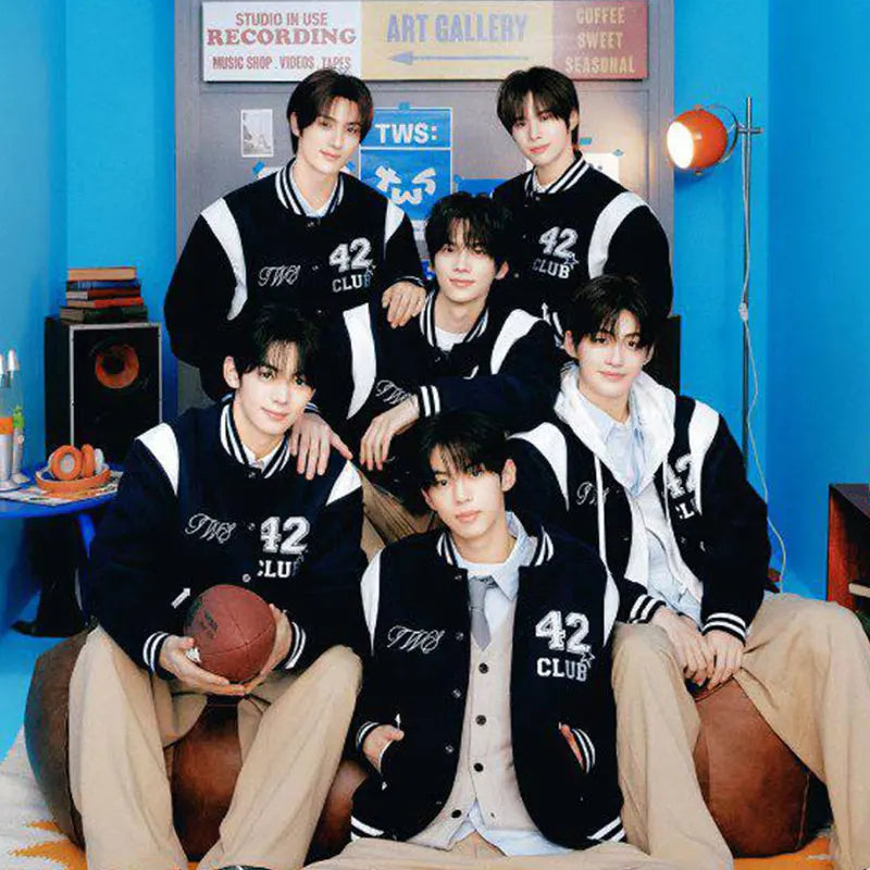 2025 KPOP TWS 42:CLUB Tour Baseball Jacket Women Men SHINYU DOHOON YOUNGJAE HANJIN JIHOON KYUNGMIN College Baseball Uniform