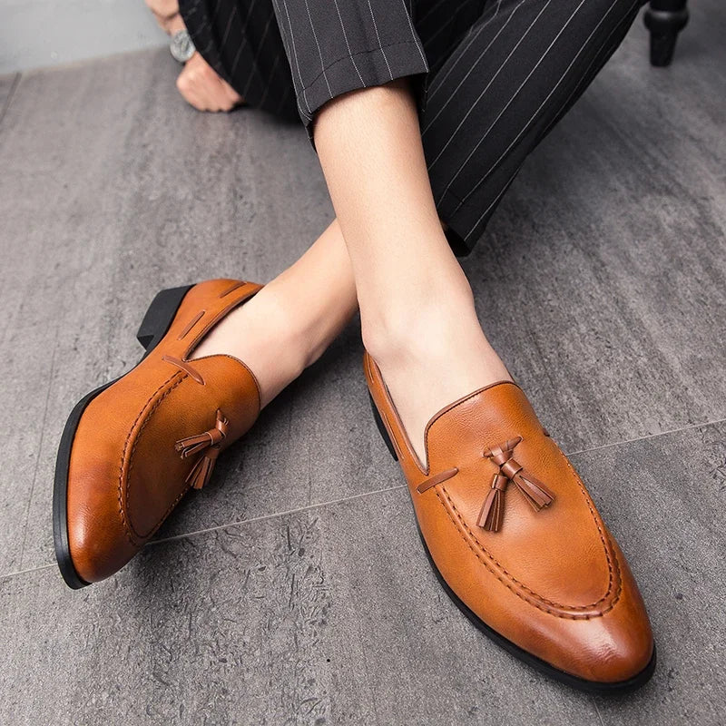 2025 New Men Leather Shoes Pointed Toe Formal Dress Shoes Slip On Men Loafer Tassel Shoe Zapatos Hombre