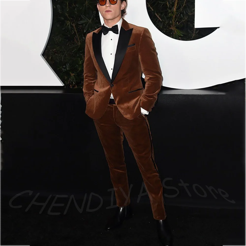 Brown Velvet Men Suit 2 Pieces Single Button Unique Design Peaked Lapel Blazer Pants Formal Party Prom Elegant Male Outfit