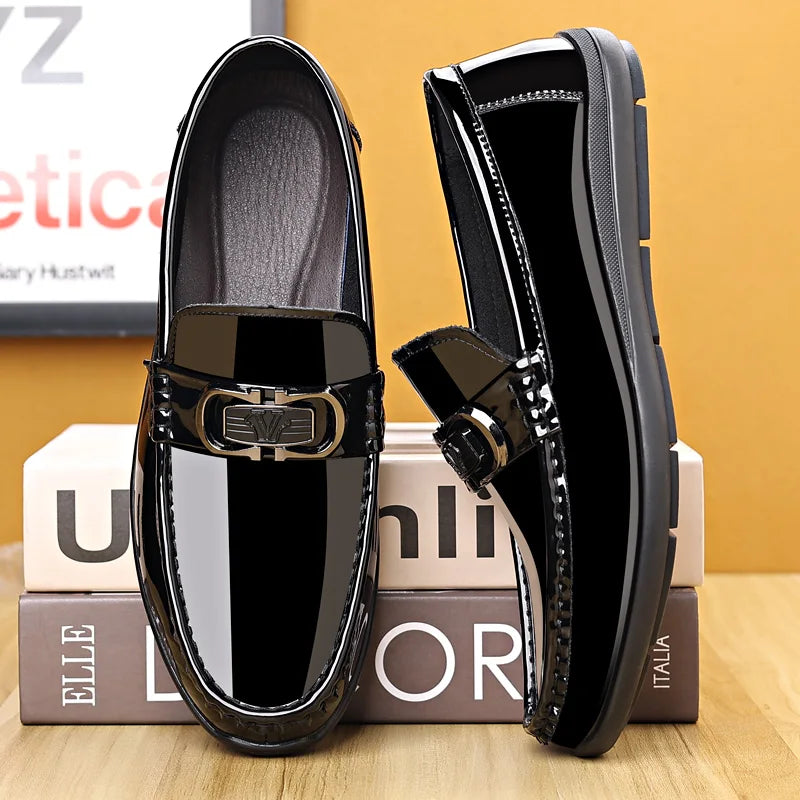 Slip-on Walking Flats Male Breathable Loafers New Men Casual Shoes Luxury Wedding Hollow Out Formal Dress Boat Shoes for Man