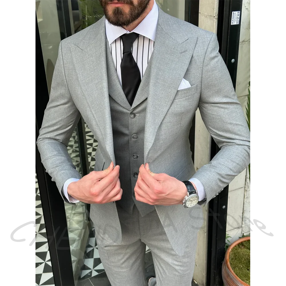 Light Gray Men Suit Business Three Piece Classic Design Single Breasted Peaked Lapel Blazer Vest Pants Formal Office Party Set