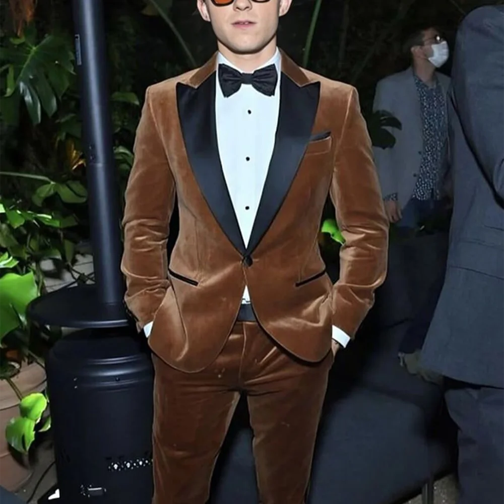 Brown Velvet Men Suit 2 Pieces Single Button Unique Design Peaked Lapel Blazer Pants Formal Party Prom Elegant Male Outfit