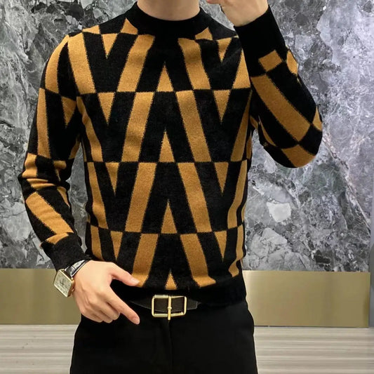 New Round Neck Long Sleeved Base Shirt for Men Cool and Trendy Hoodie with Printed Patterns for Warmth