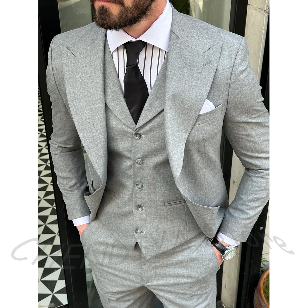 Light Gray Men Suit Business Three Piece Classic Design Single Breasted Peaked Lapel Blazer Vest Pants Formal Office Party Set