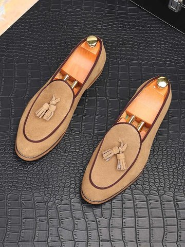 New Men's Suede Leather Tassels Loafers Pointed Black Brown Business Flats Shoes Designer Homecoming Wedding Dress Footwear