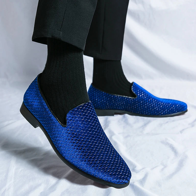 2023 New Velvet Men Loafers Luxury Brand Shoes Slip on Pointed Toe Party Wedding Shoes Fashion Men Loafers Black Wine Red Flats