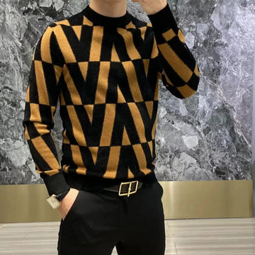 New Round Neck Long Sleeved Base Shirt for Men Cool and Trendy Hoodie with Printed Patterns for Warmth